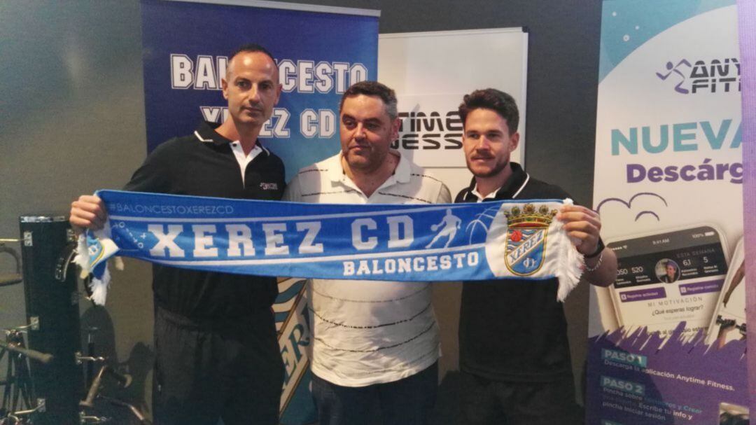 José María Berenguer junto a sus ayudantes