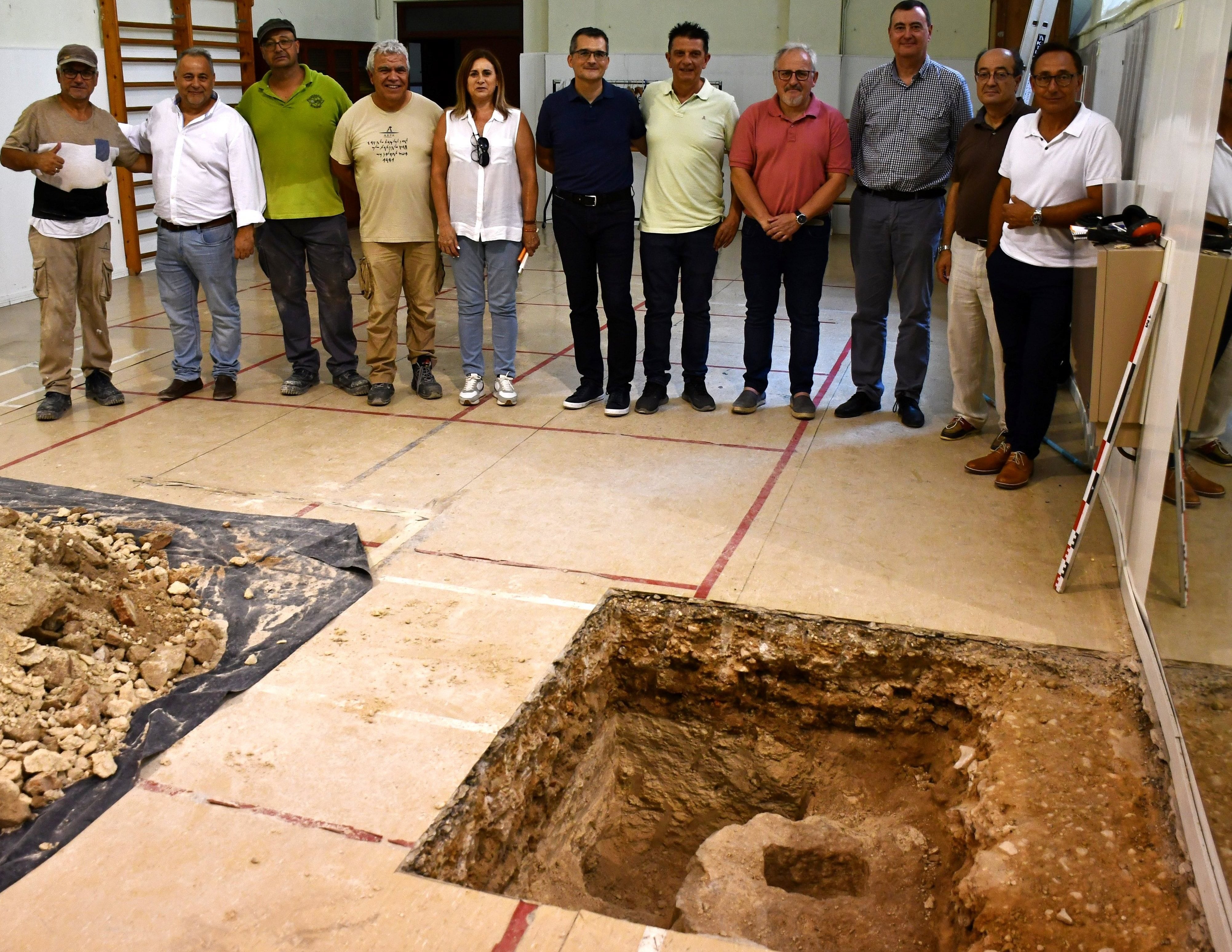 El campus d&#039;Alcoi de la UPV encuentra el lugar donde se puso la primera piedra del edificio del Viaducto y se observa el hueco de la caja.