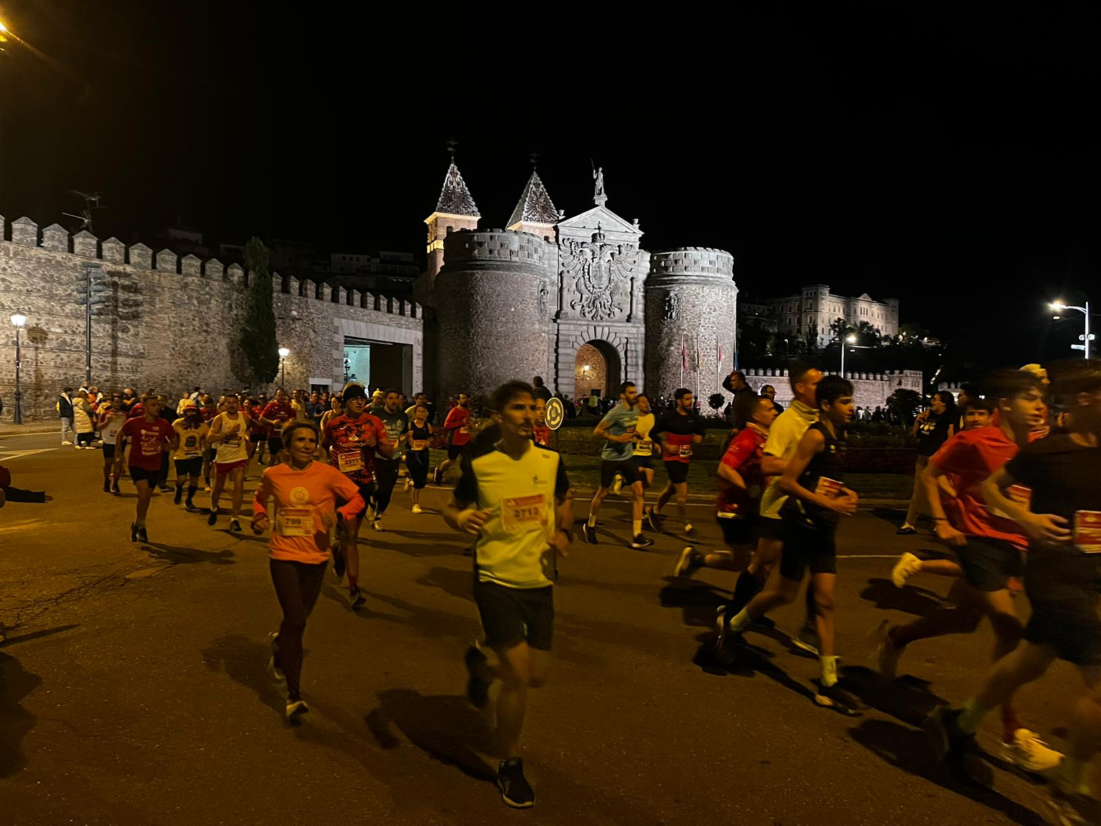 La XVI edición de la Nocturna de Toledo, transcurriendo por los alrededores de la Puerta Bisagra