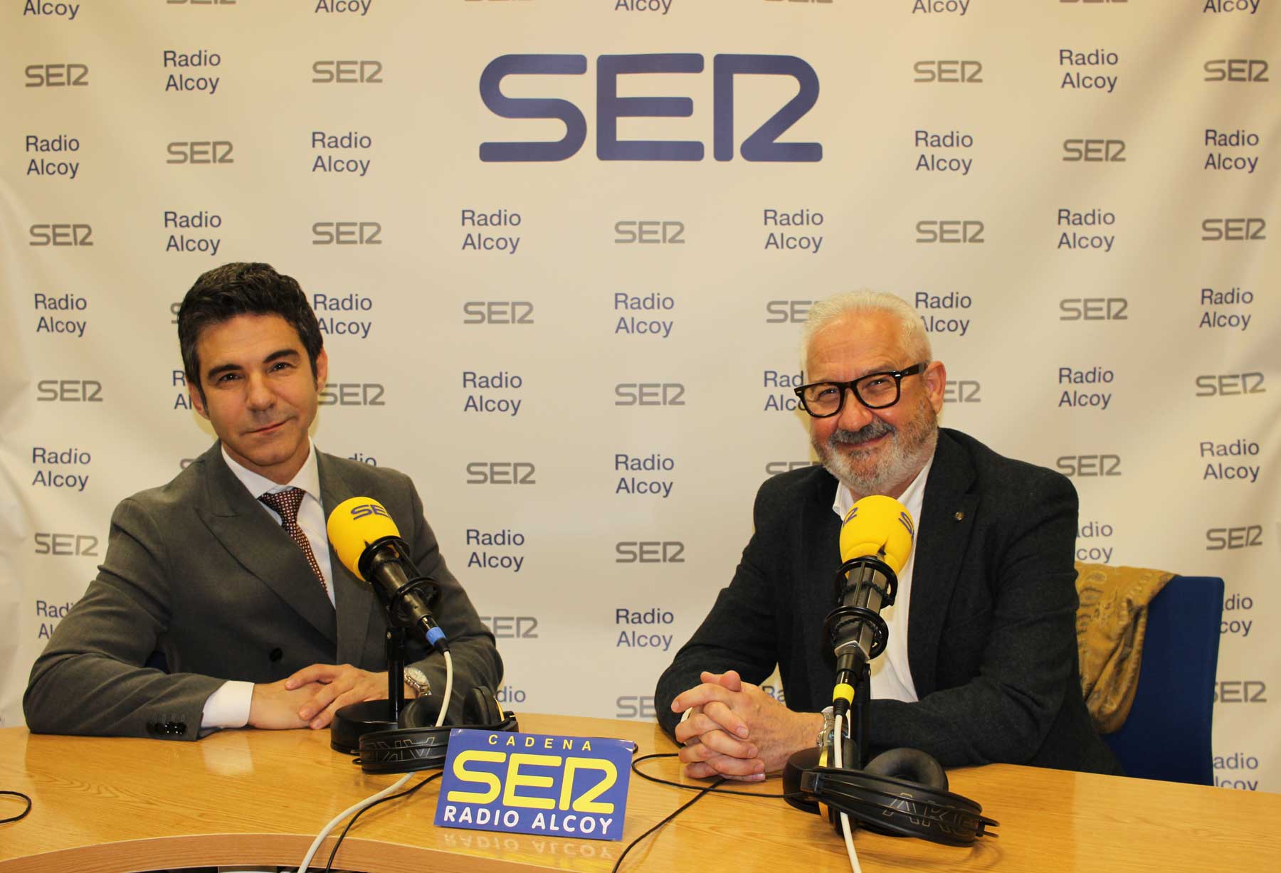 Pablo González Tornel e Ignacio Trelis, en el estudio central de Radio Alcoy