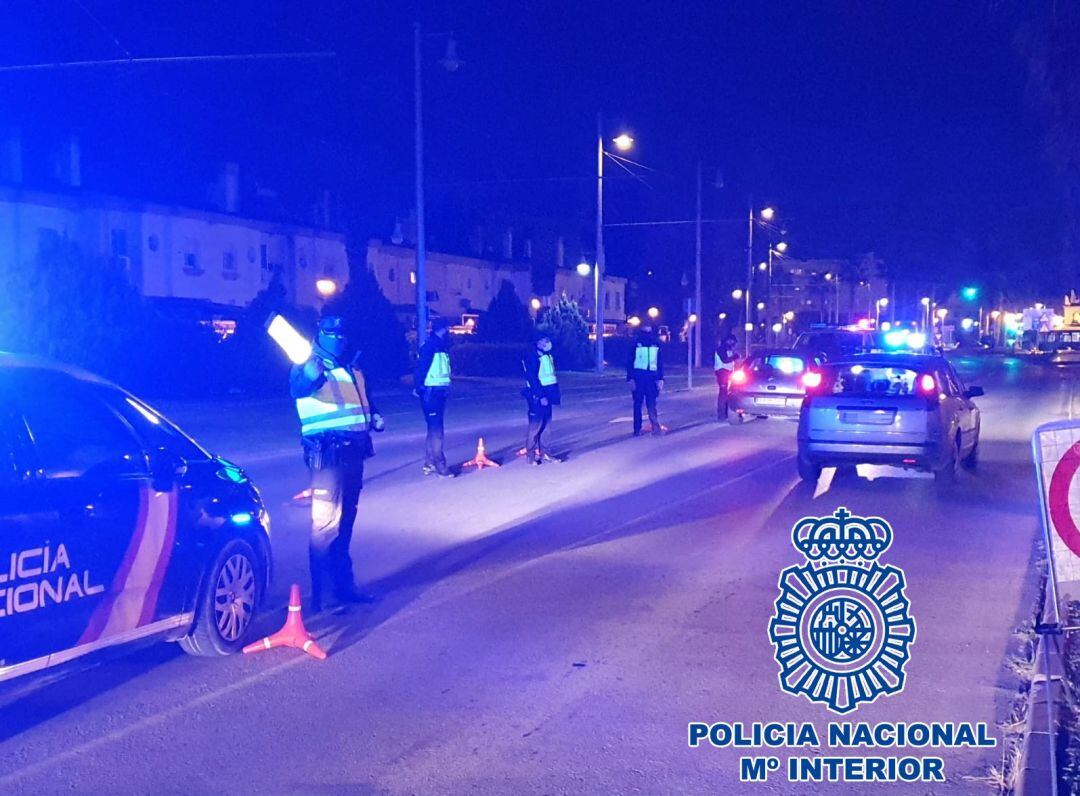  Control de la policía nacional a la entrada de San Fernando