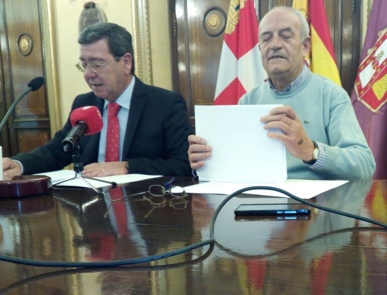 El presidente de la Diputación de Burgos, César Rico, y el diputado de Hacienda, José María Martínez, en la presentación del borrador de presupuestos