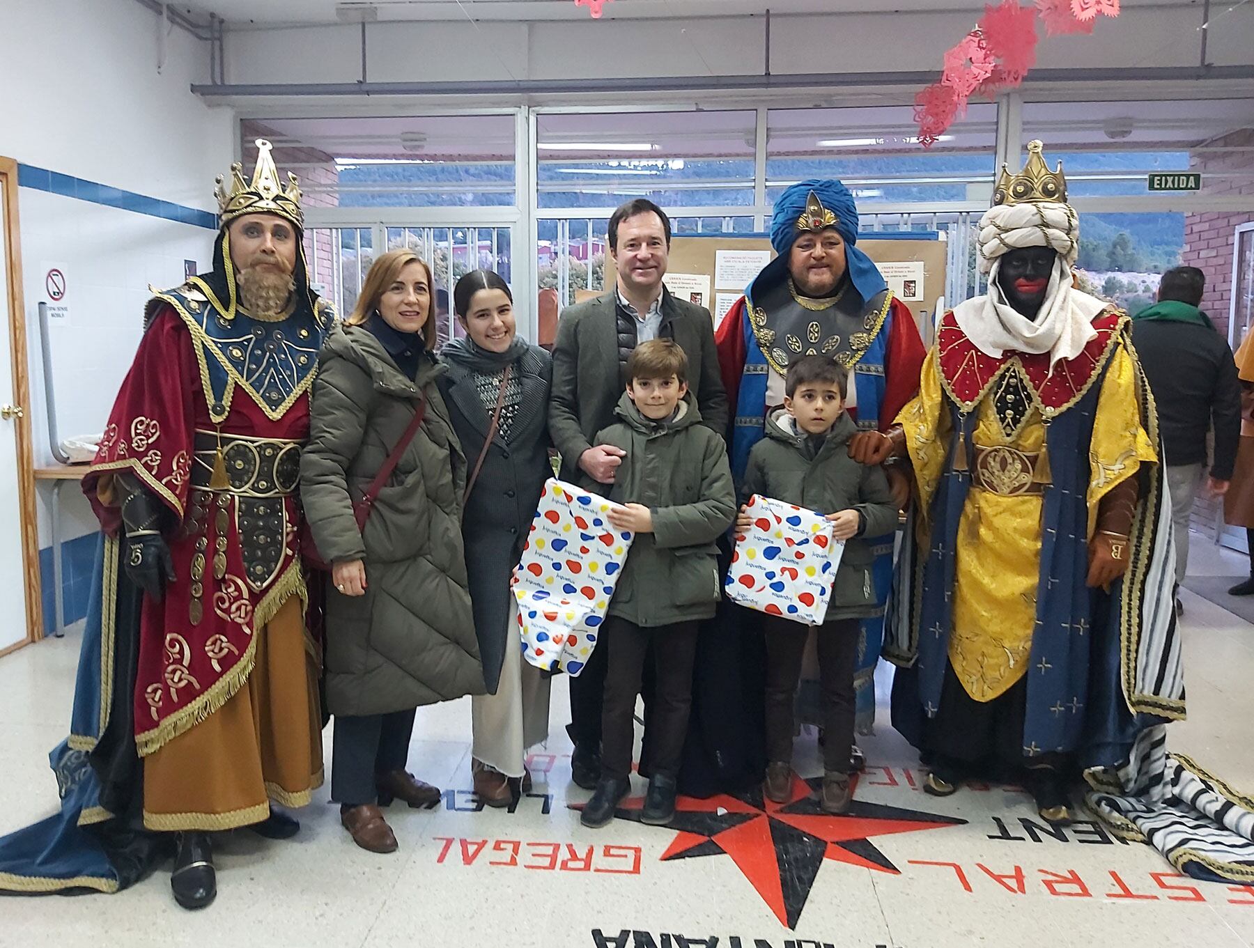 Els Reis amb el Sant Jordiet 2024 Mauro Abellán i la seua família