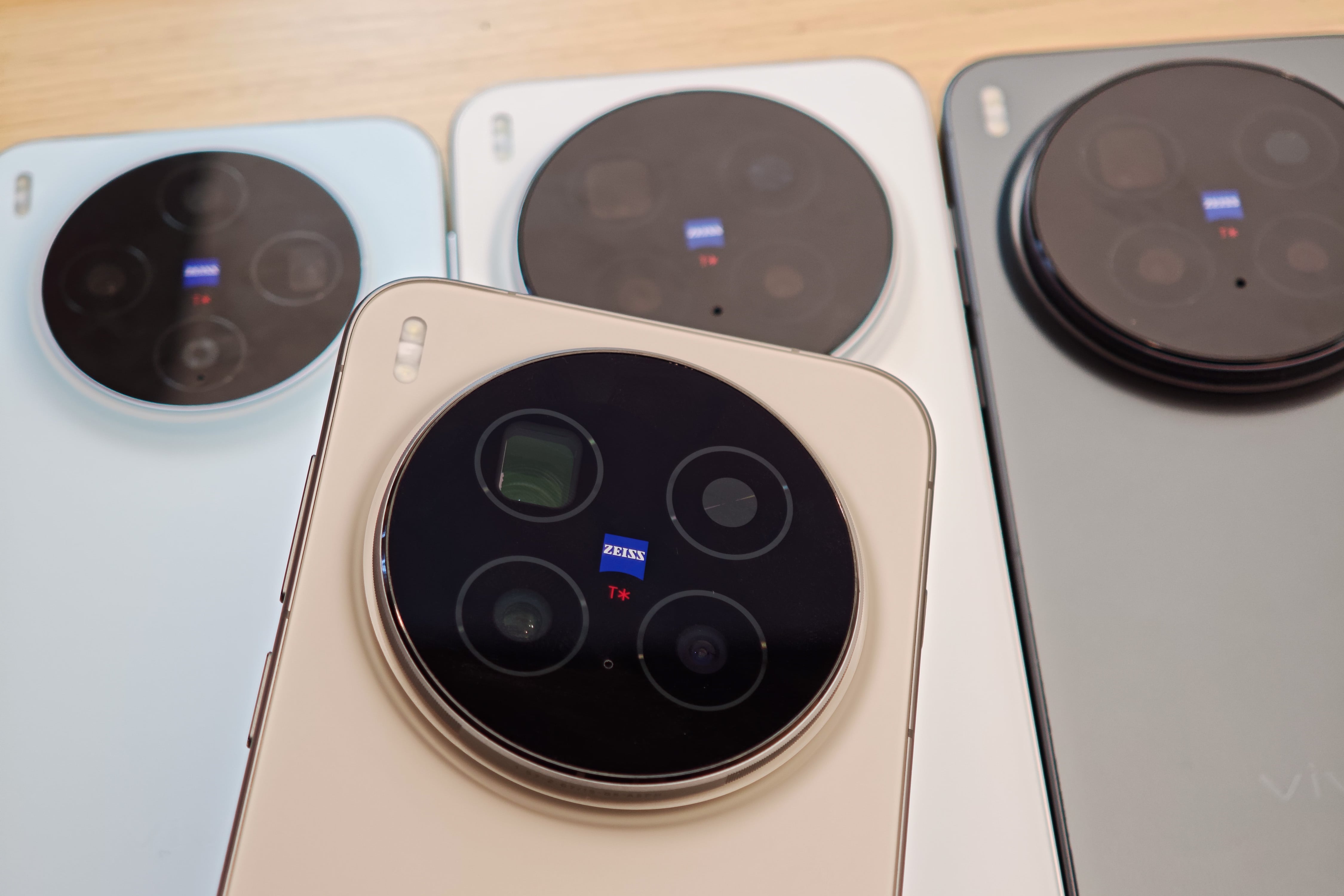 El módulo fotográfico es todavía más grande.