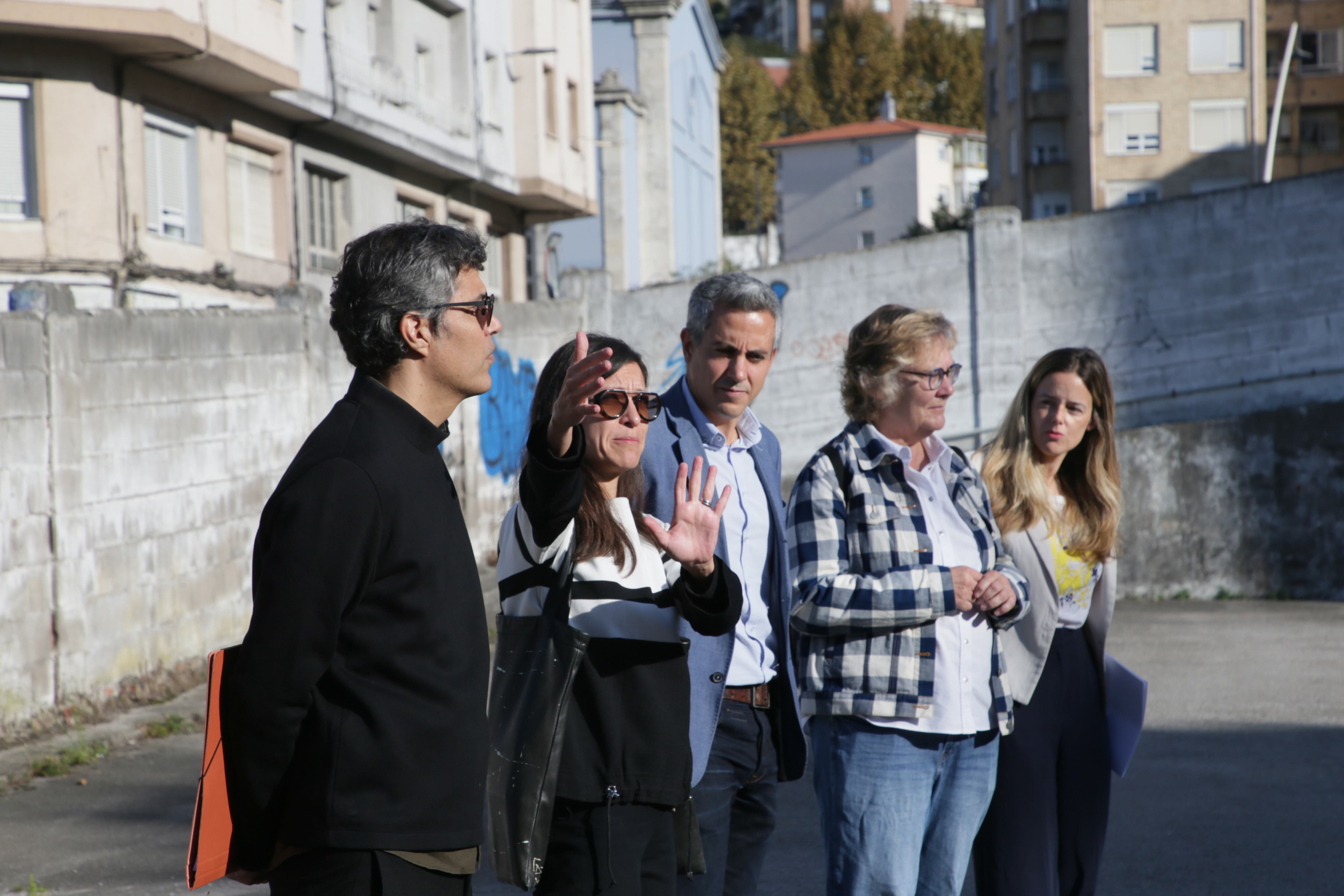 El vicepresidente y consejero de Universidades, Igualdad, Cultura y Deporte, Pablo Zuloaga, visita la parcela donde se va a levantar el MUPAC.