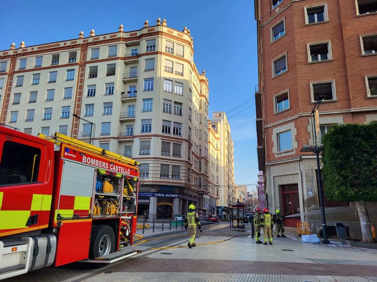 Una fuga de gas obliga a acordonar la plaza Huertos Sogueros y a evacuar el centro de salud 9 d'Octubre