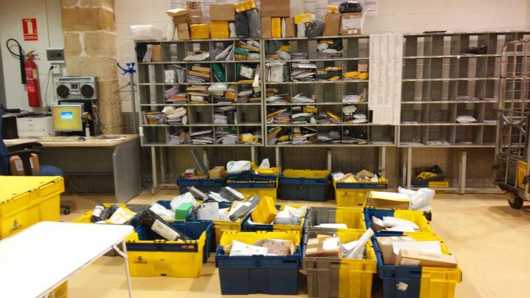 Los envíos se siguen acumulando en las oficinas de Correos de Algeciras y La Línea.