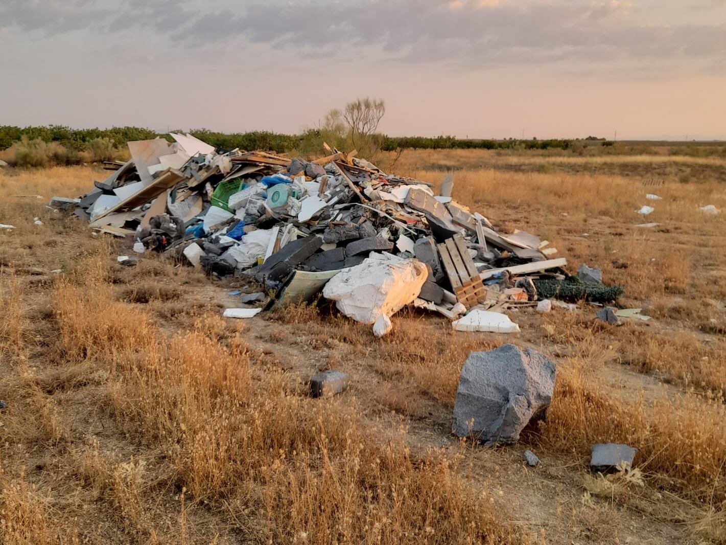 Vertidos ilegales de residuos en terrenos agrícolas de la comarca de Torrijos