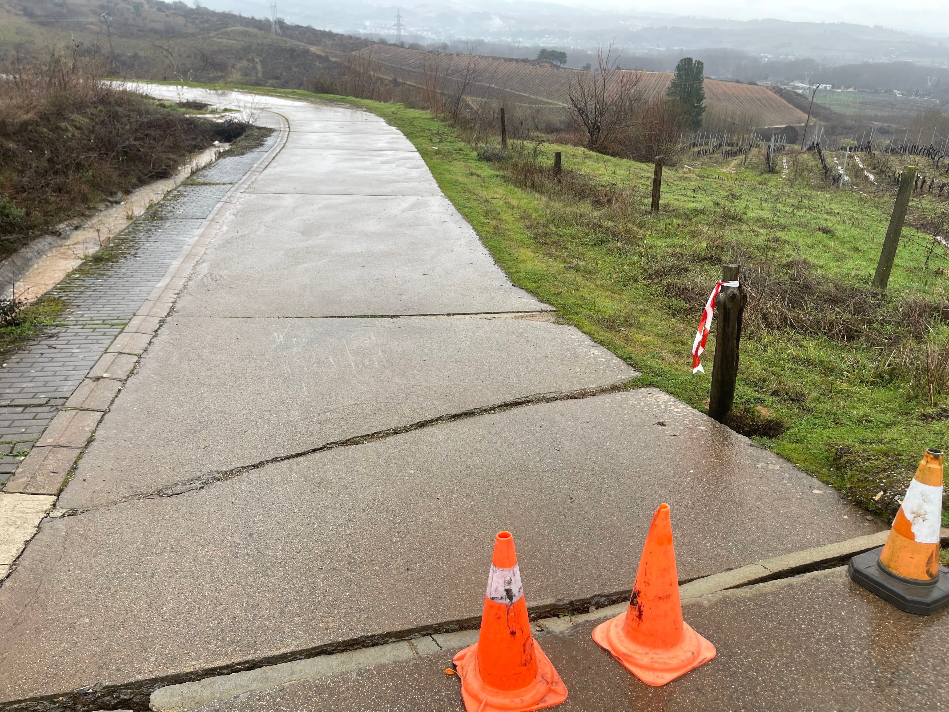 Acceso a Castro Ventosa