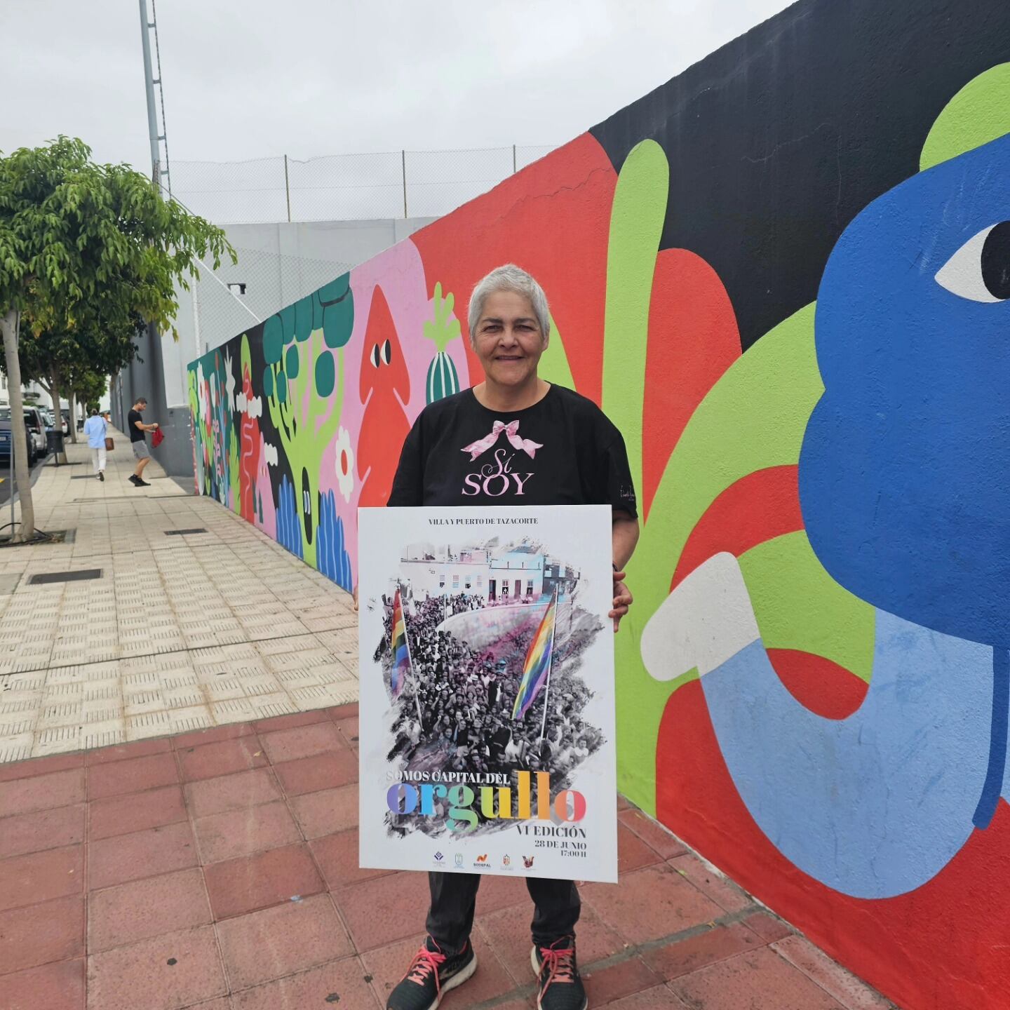 Uge Sangil mostrando su apoyo al Orgullo 2024 en La Palma