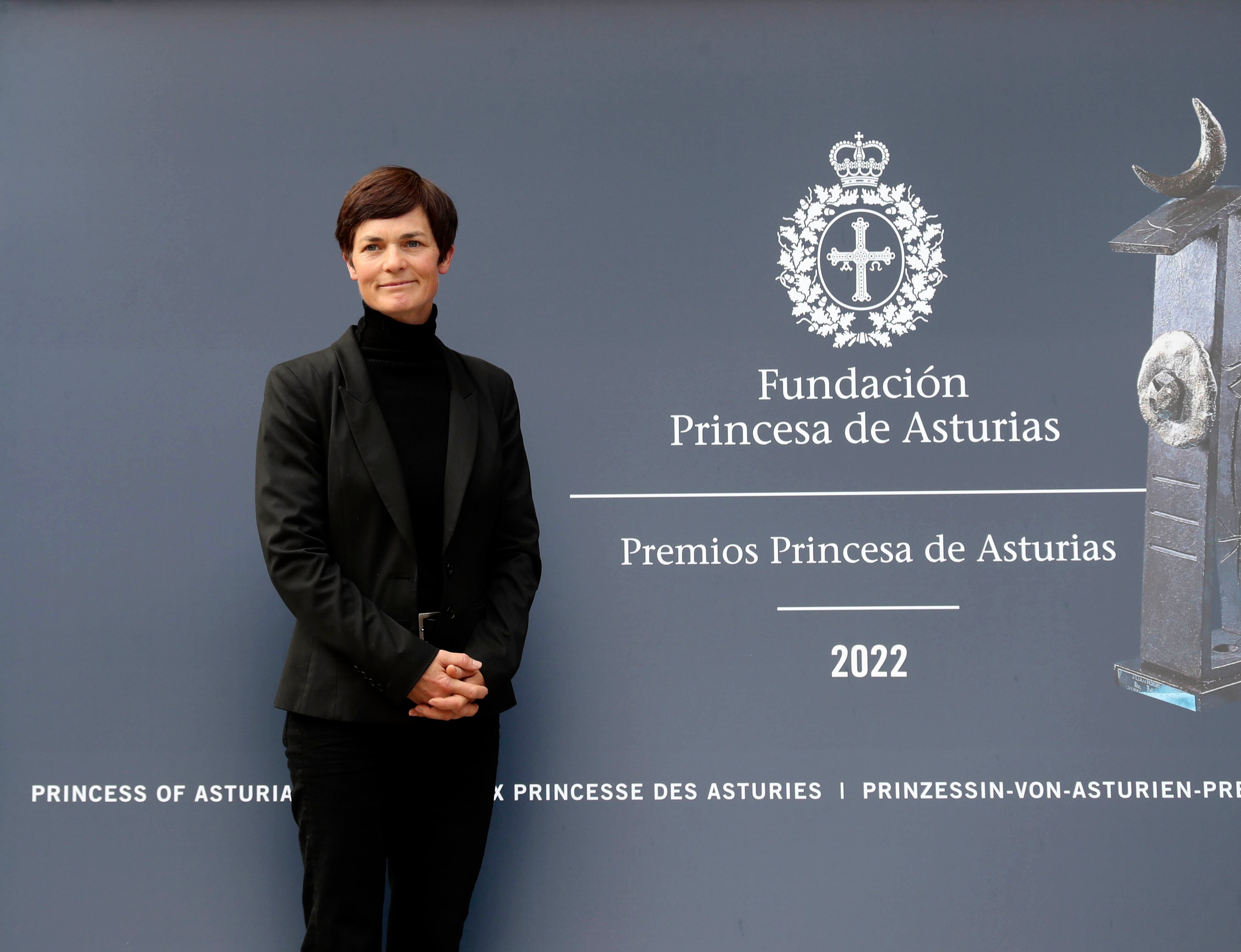 Ellen MacArthur posa para los medios gráficos congregados en el Hotel de la Reconquista EFE/ J. L. Cereijido