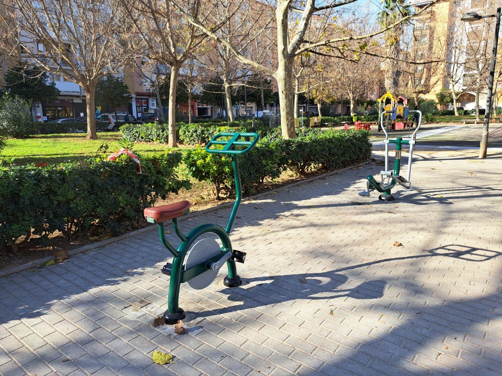 Abre la nueva zona de socialización canina en el jardín de las calles Albocàsser y Viver, en Benimaclet