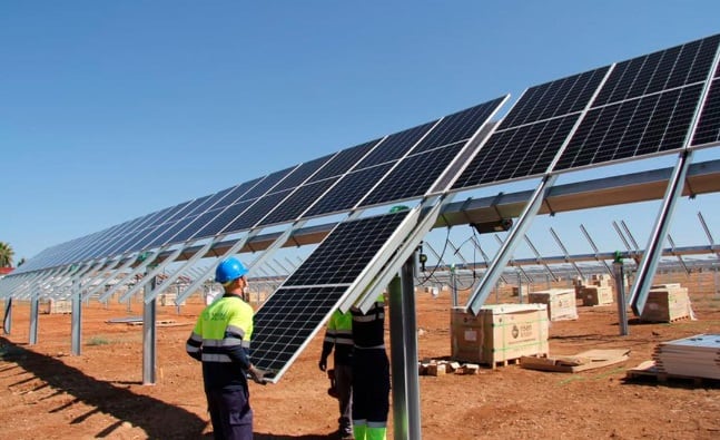 Construcción de placas fotovoltaicas en Andorra (Teruel)