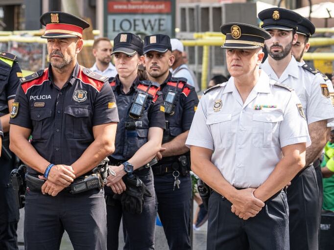 Agentes de los Mossos y de la Policía, en una imagen de archivo.