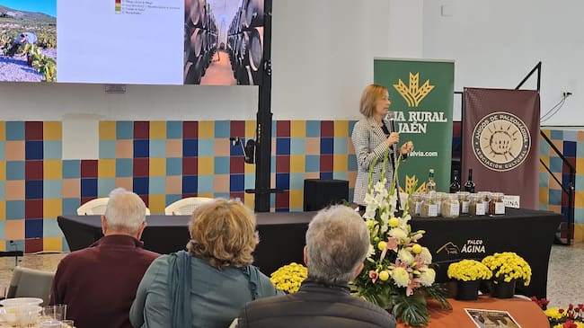 Pilar Ramírez Pérez (IFAPPAA Cabra-Córdoba) durante su ponencia sobre los vinos Montilla- Moriles