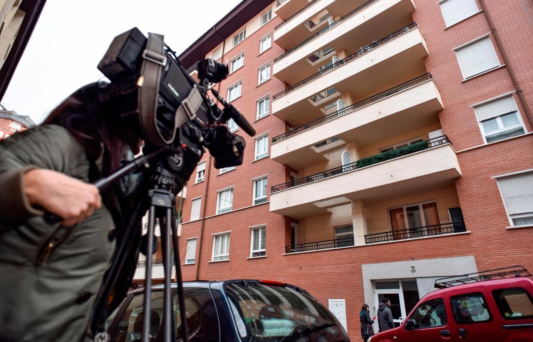 Cámaras de televisión en el inmueble donde ocurrieron los hechos