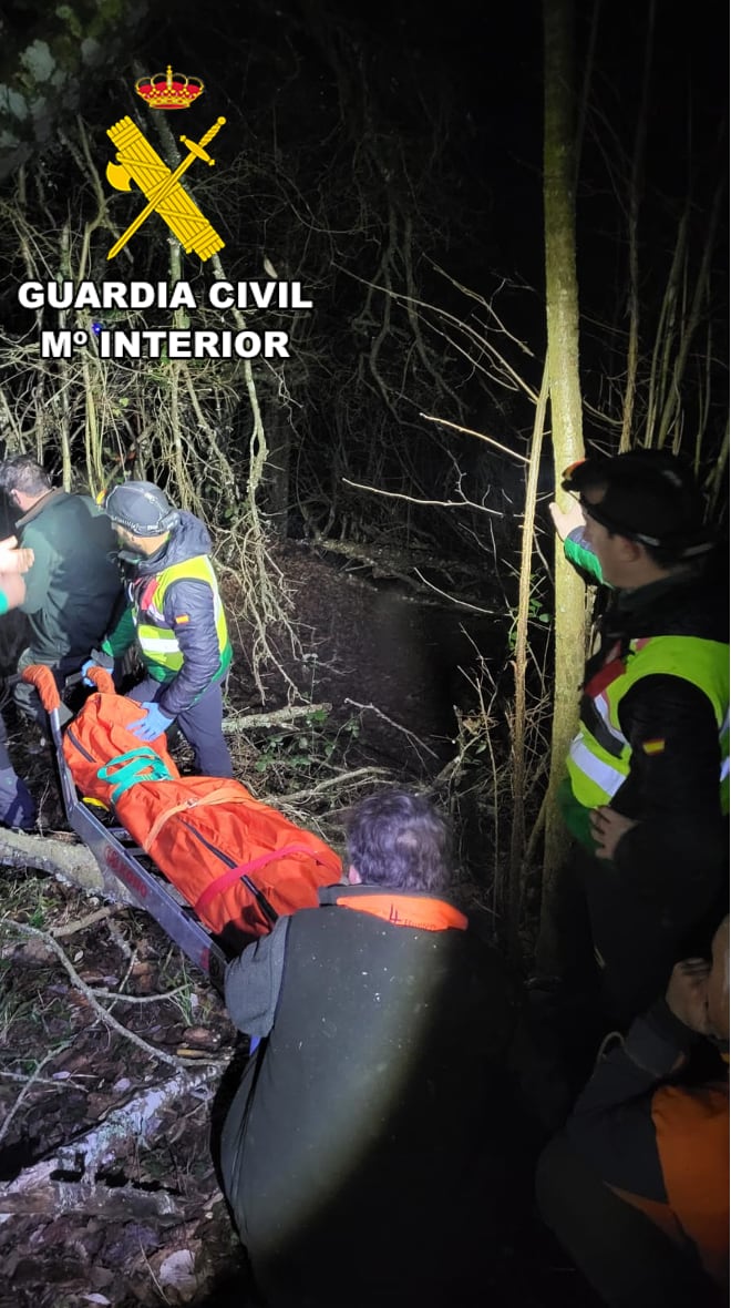 Debido a la dificultad del terreno, la recuperación del cadáver del cazador tuvo que ser efectuada por especialistas del grupo de rescate e intervención en montaña de la Guardia Civil (GREIM)