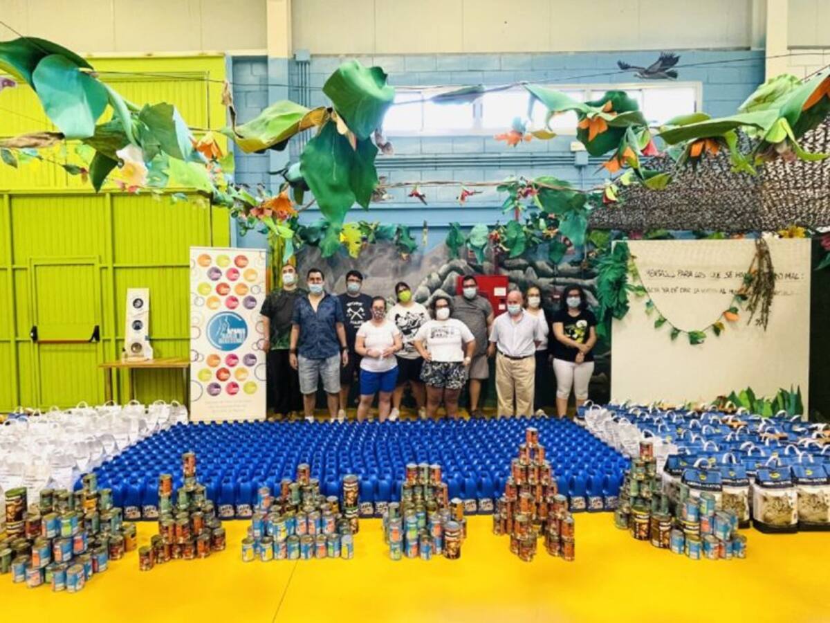 Apadis dona tonelada y media de productos a la protectora de animales del Campo de Gibraltar