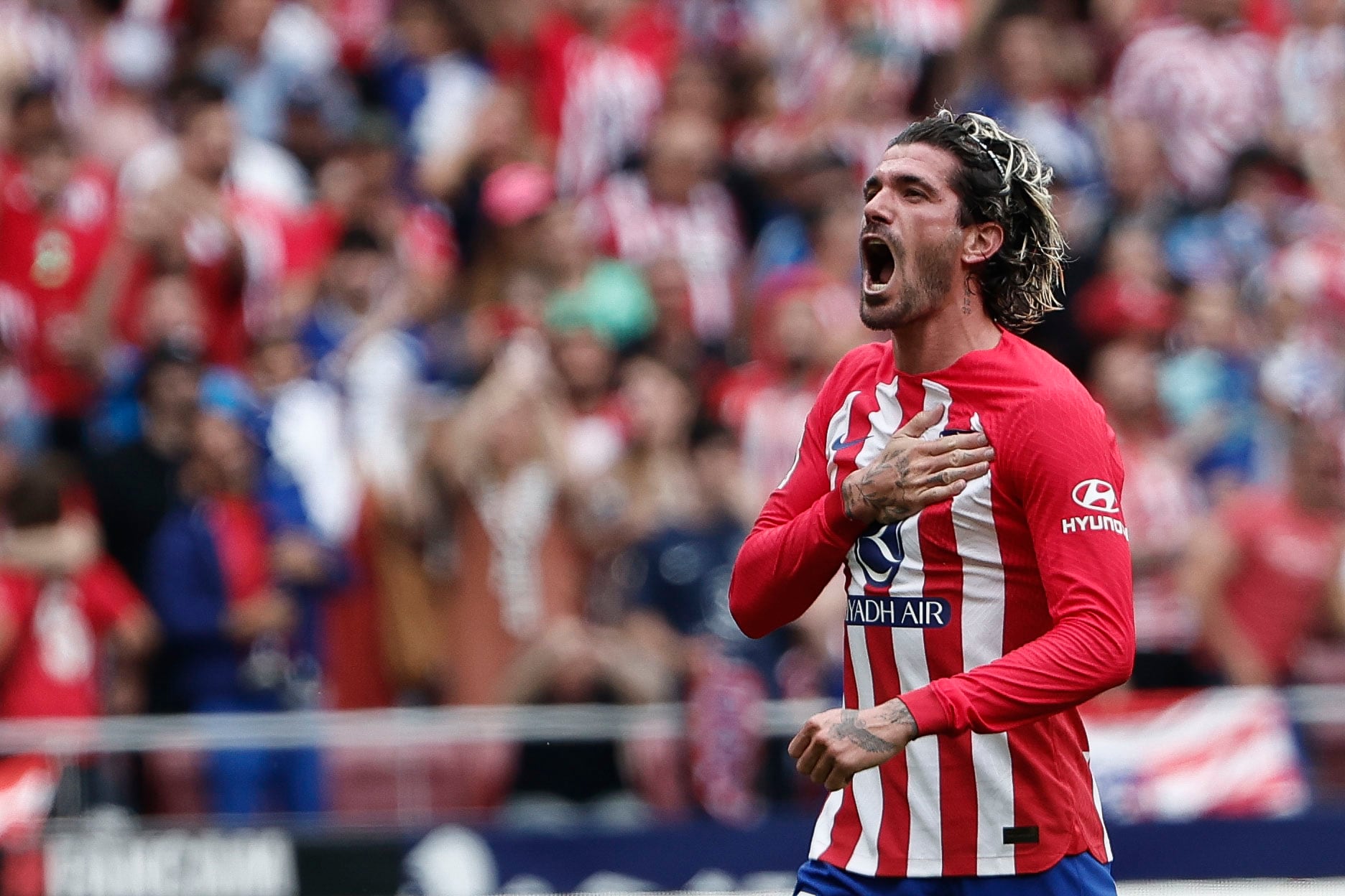 MADRID, 12/05/2024.- El centrocampista argentino del Atlético de Madrid Rodrigo de Paul celebra el primer gol de su equipo durante el partido de LaLiga entre el Atlético de Madrid y el Celta, este domingo en el estadio Metropolitano. EFE/ Sergio Pérez
