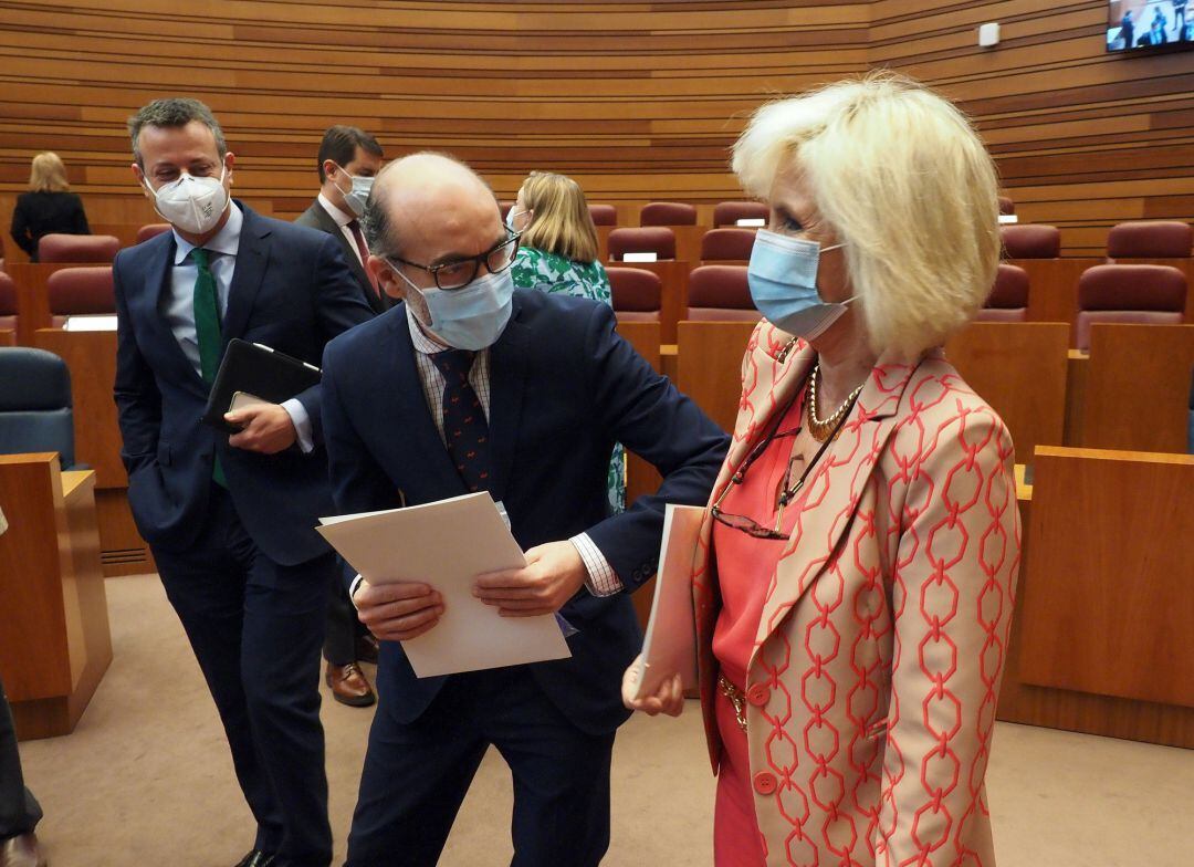 Verónica Casado en las Cortes regionales