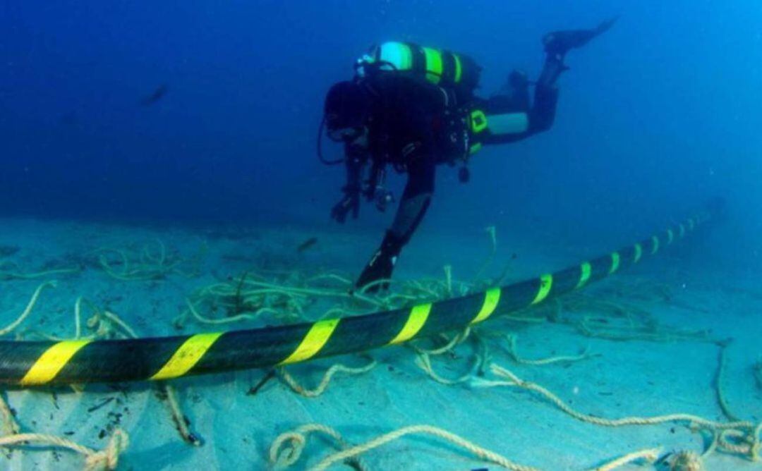 Menorca i Mallorca tornen a estar unides per un cable elèctric submarí.