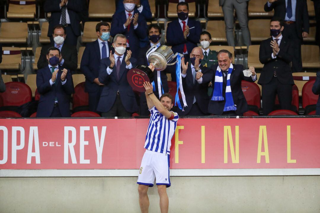 Asier Illarramendi levanta la tercera Copa del Rey: Foto RFEF