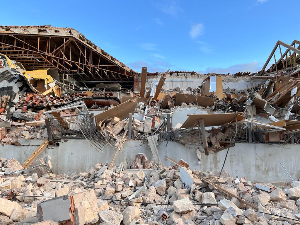 Estado en el que ha quedad el edificio de Labora en Ibi tras el derrumbe.