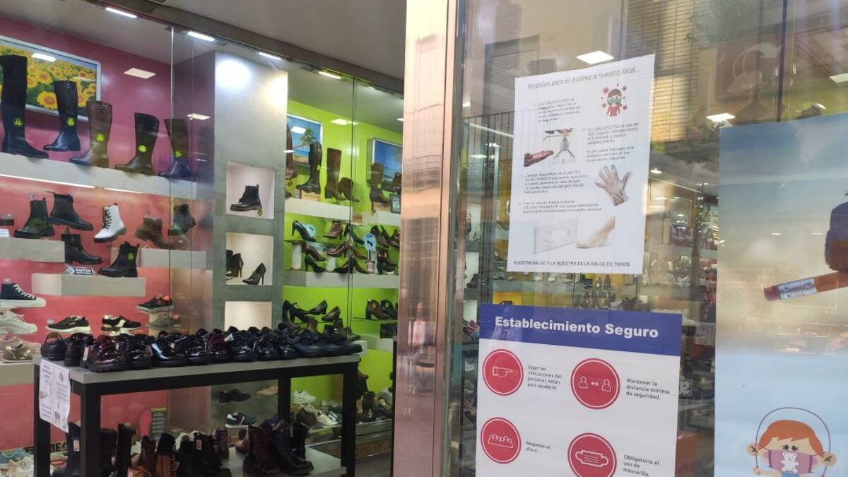 El comercio de Linares abre con horario especial y resignación por el adelanto del cierre