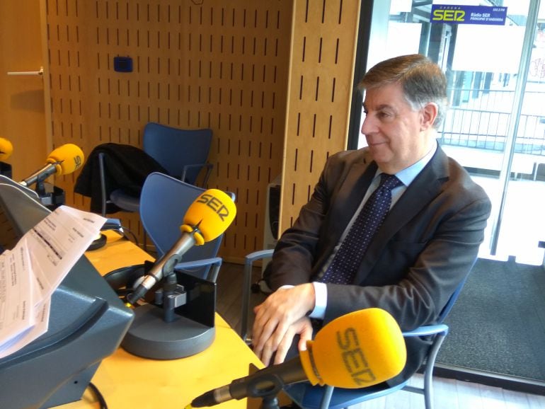 El president del CSJ, Enric Casadevall, als estudis de la SER.