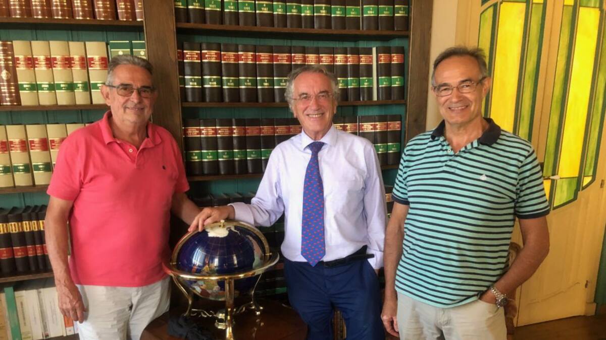 Los vecinos de Jesús piden que se desmantele la factoría abandonada de Repsol