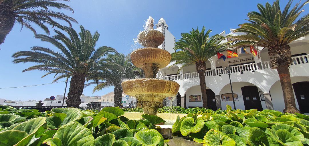 Plaza del Ayuntamiento de San Bartolomé.