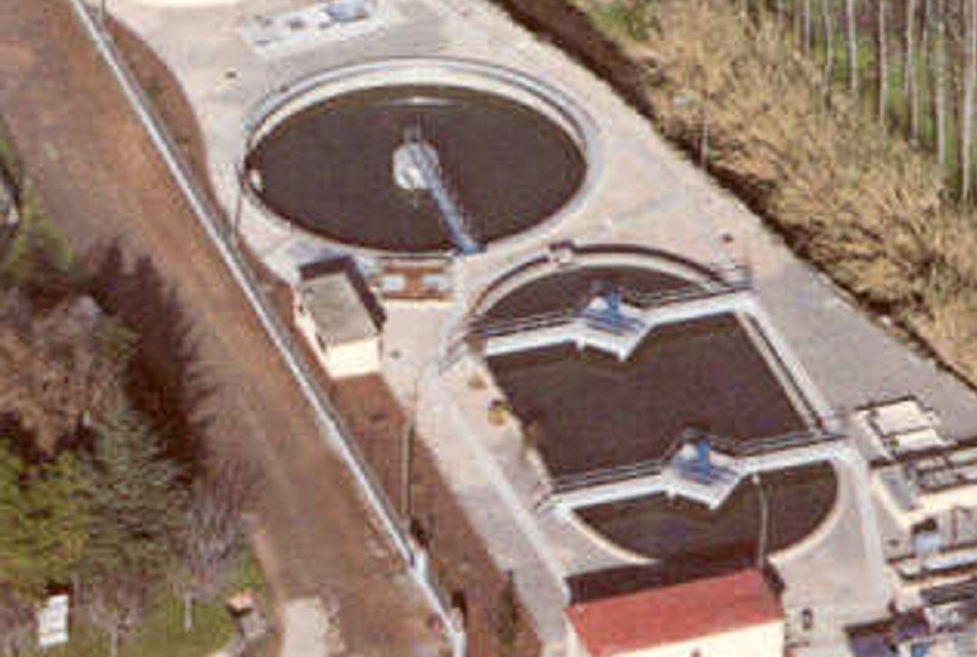 Imatge de l'actual depuradora de Maçanet de la Selva que ha quedat obsoleta