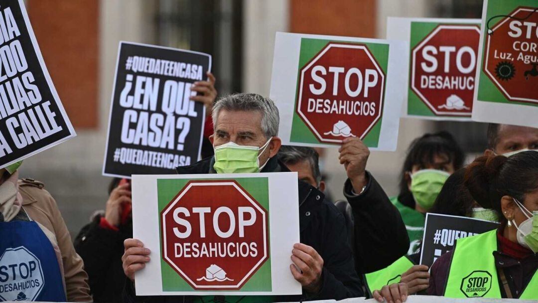 Activistas protestan contra un desahucio. 