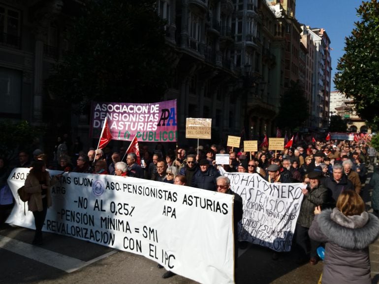 La cabecera de la marcha, en Oviedo