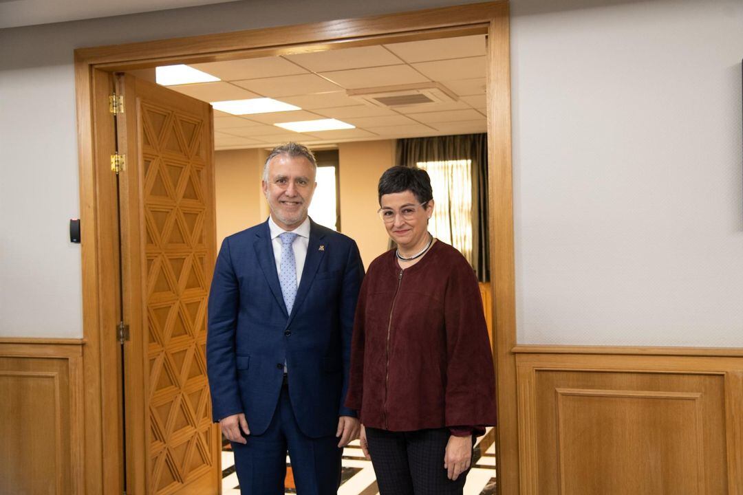 El presidente canario, Ángel Víctor Torres, junto a la Ministra de Asuntos Exteriores, Arancha González Laya