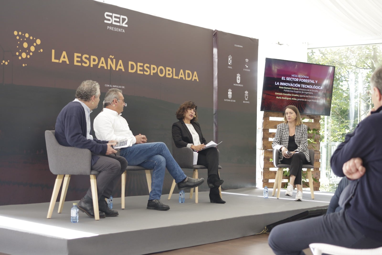 De izquierda a derecha, Emilio Carral, Gonzalo González, Lourdes Lancho y Nuria Rodríguez, en el foro &#039;La España Despoblada&#039;, desde Mondoñedo.