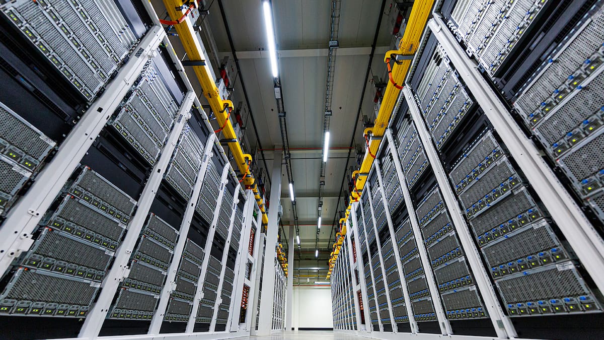 Las previsiones de Microsoft en Aragón: llegar a los 900 empleos y un consumo mínimo de agua - Hora 14 Aragón (15/11/2025)