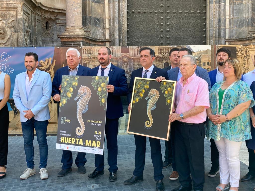 La presentación del cartel anunciador ha tenido lugar en la plaza Belluga de Murcia