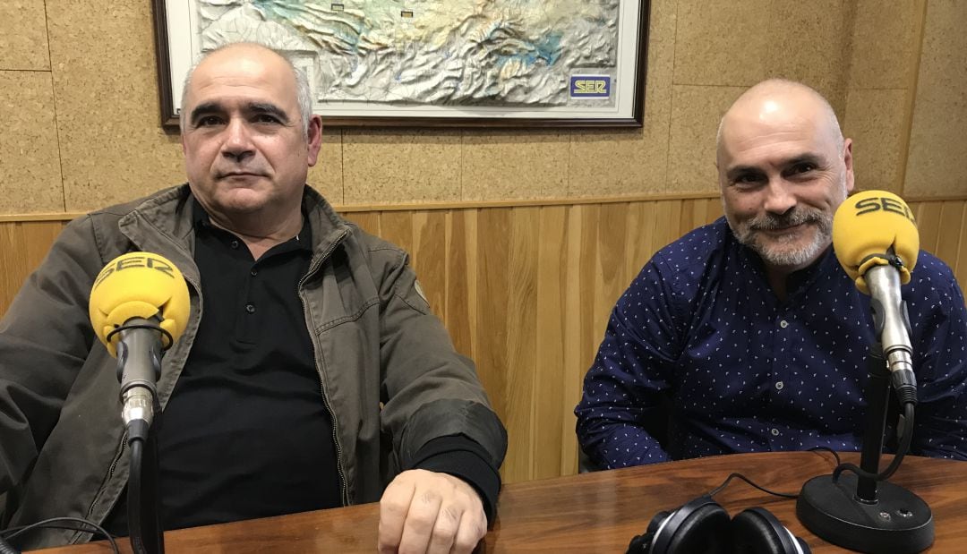 Javier y José Ignacio Herraiz en el estudio de SER Cuenca. Con su hermano Alberto hemos hablado por teléfono desde París.