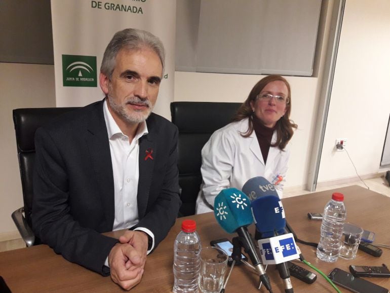 Cristina López Espada junto a Aquilino Alonso.