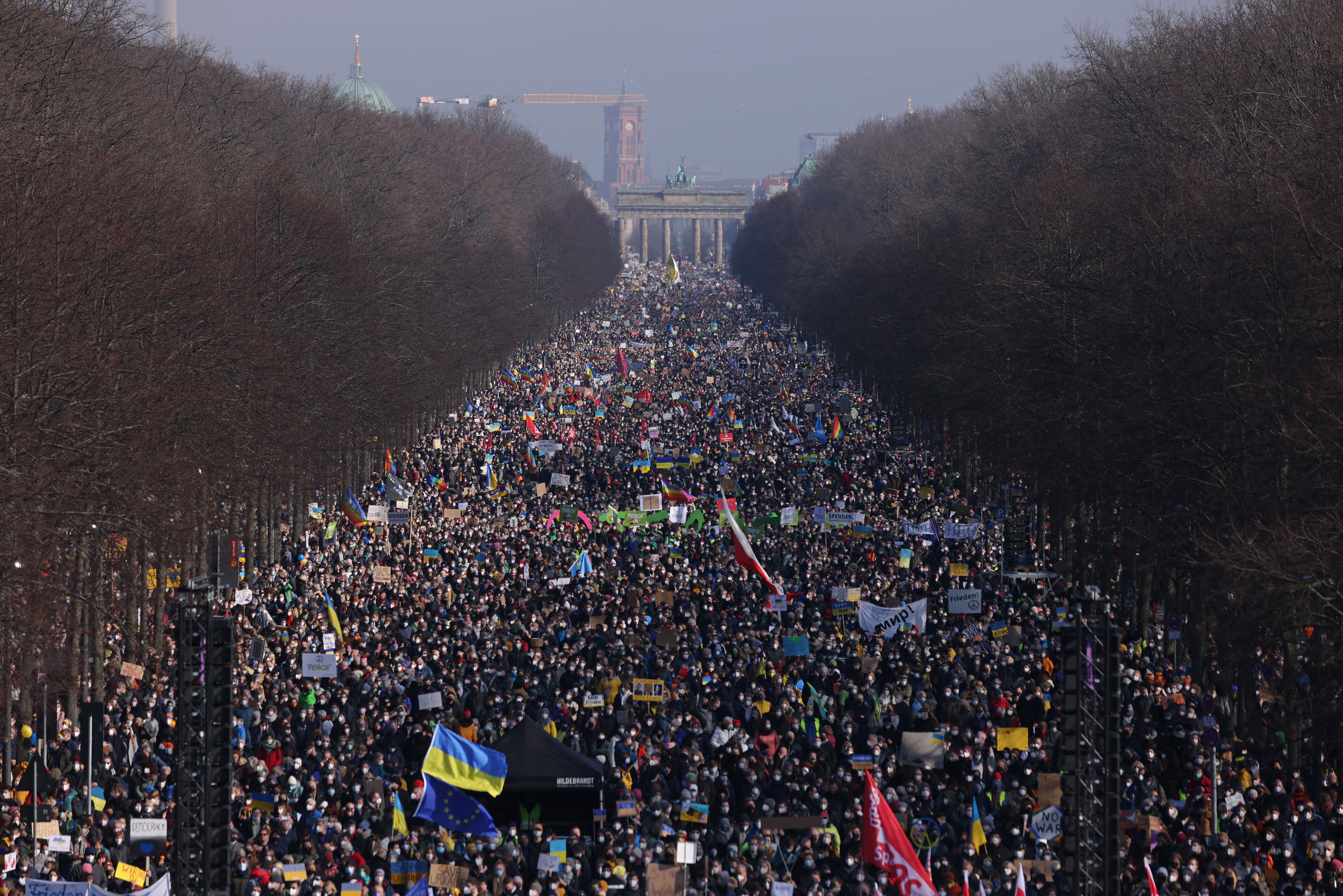 Miles de personas se reúnen en Berlín para protestar contra la guerra 