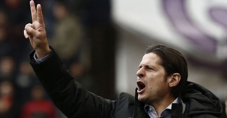 Petar Vasiljevic, técnico de Osasuna, durante el encuentro ante el Sevilla