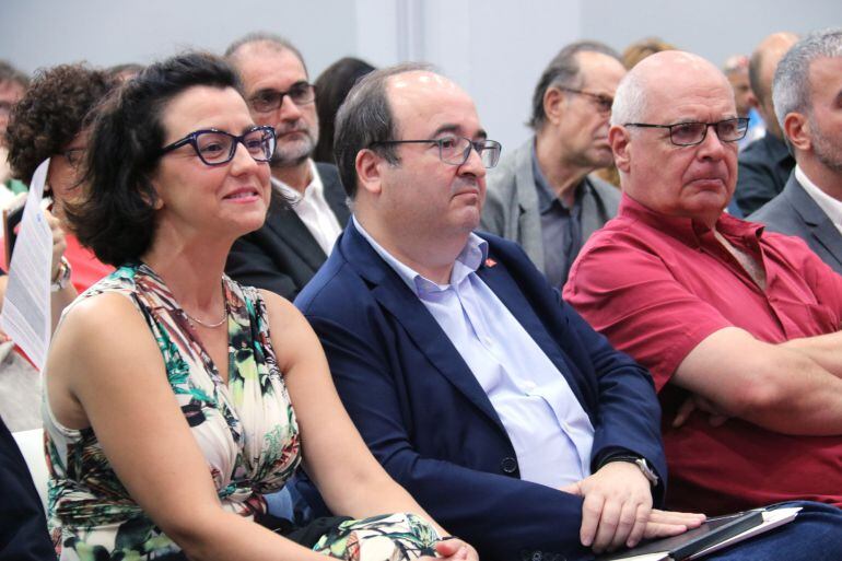 Eva Granados, Miquel Iceta (PSC) i Lluís Rabell (expresident de CSQP), durant l'acte dels socialistes a la seva seu un any després del ple del 6 i 7 de setembre.