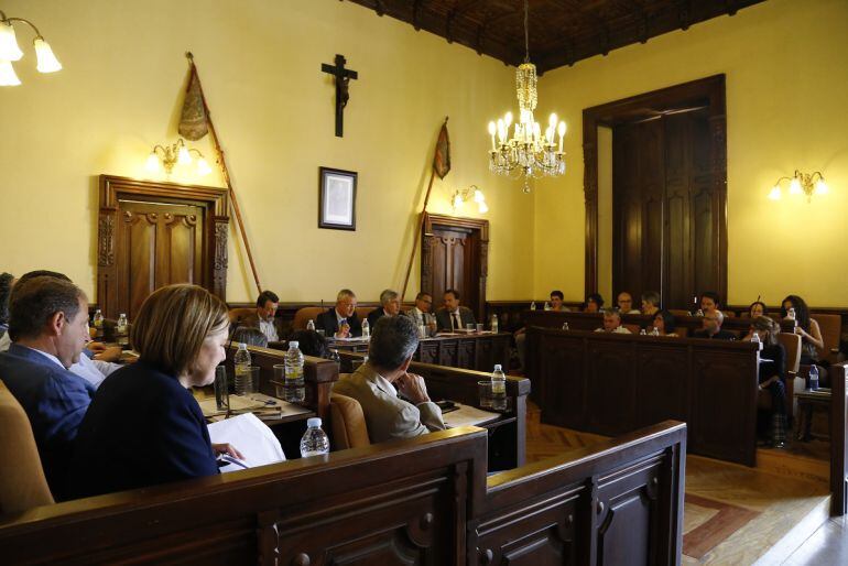 El pleno del Ayuntamiento de Ávila ha aprobado todas las mociones que se han presentado en la sesión del mes de junio