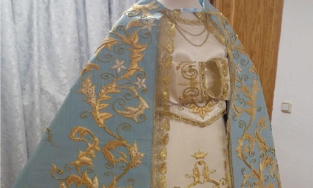 El actual manto de la Patrona de Valdepeñas (Ciudad Real) 