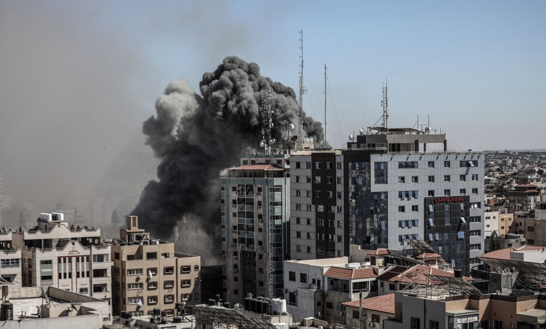 La explosión del edificio de Al Jazeera y AP.