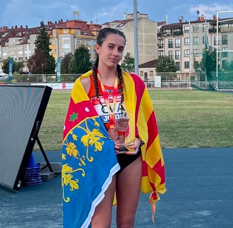 Nubia Gallego con la medalla de bronce nacional