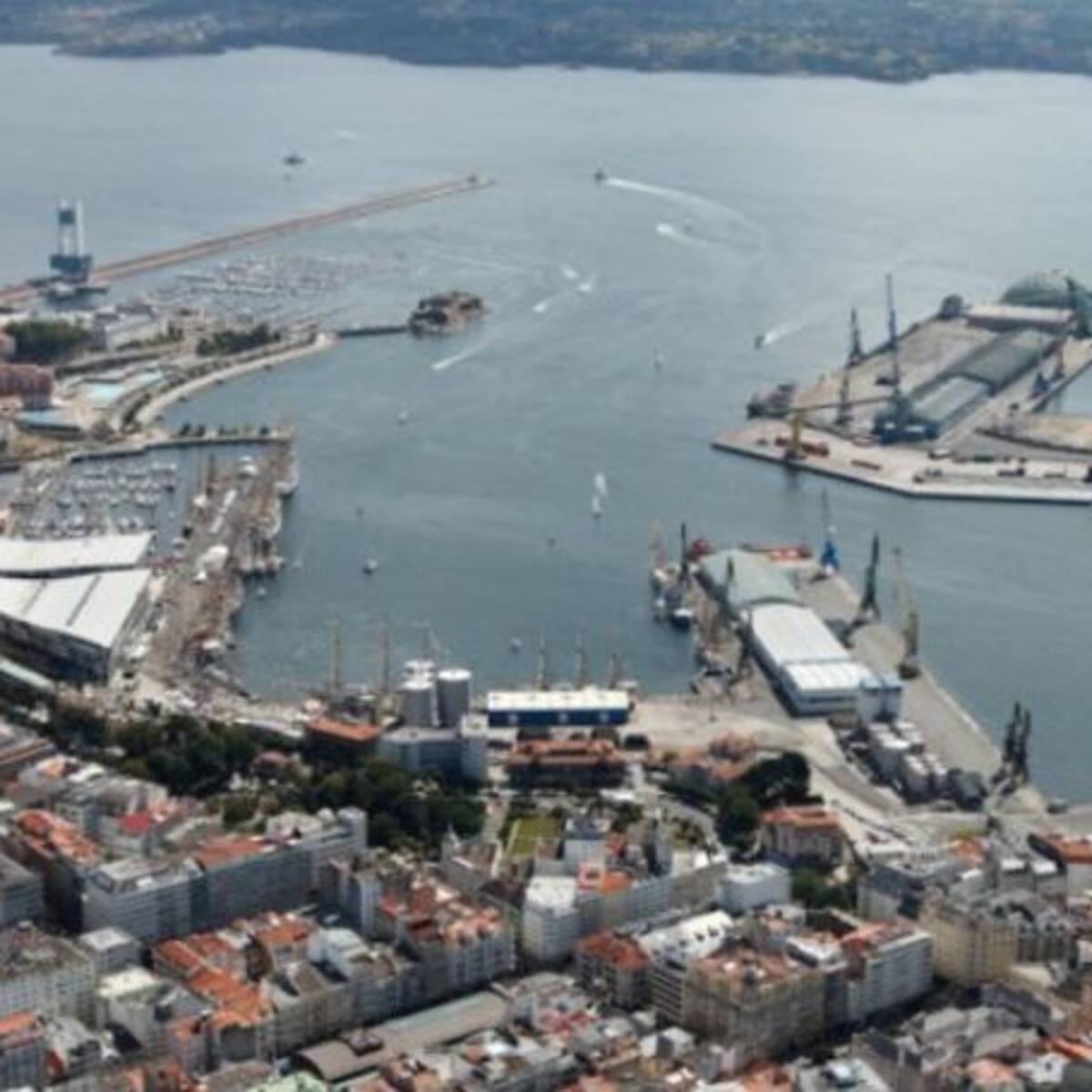 A Coruña mantiene conversaciones con la Autoridad Portuaria sobre la fachada marítima