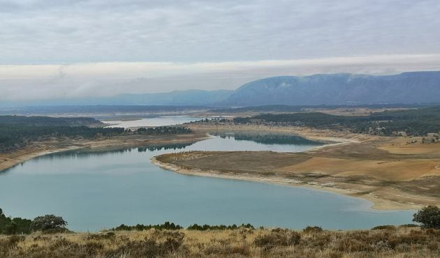 El embalse de Buendía cuenta con dos zonas de baño natural.