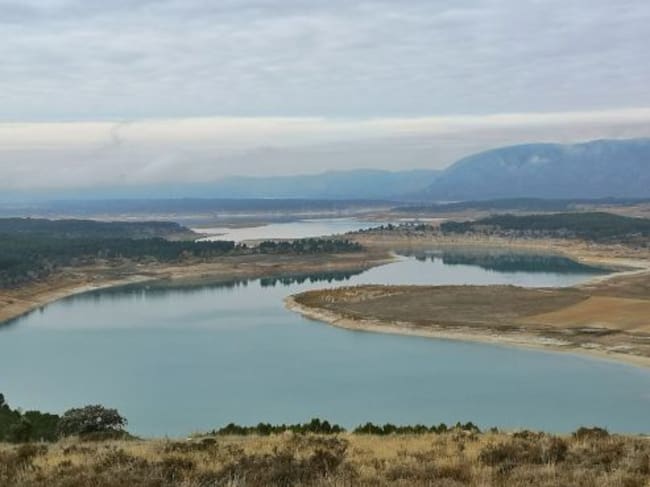 El embalse de Buendía cuenta con dos zonas de baño natural.